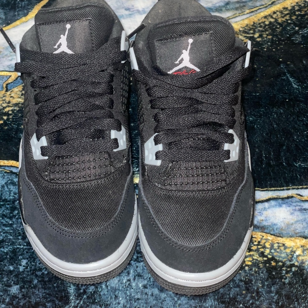 Air Jordan’s retro 4’s black canvas